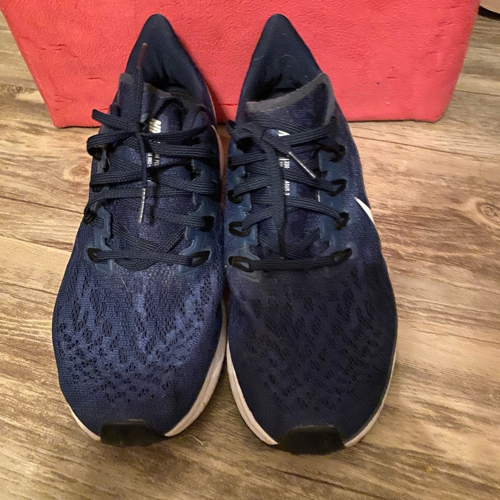 Size 11 Nike zoom Pegasus 36 navy